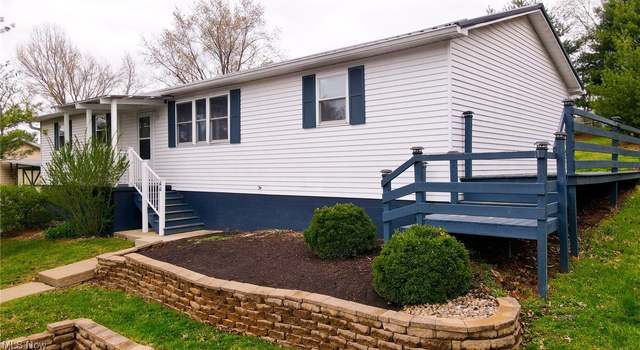 Photo of 44 Hickory Dr, Little Hocking, OH 45742