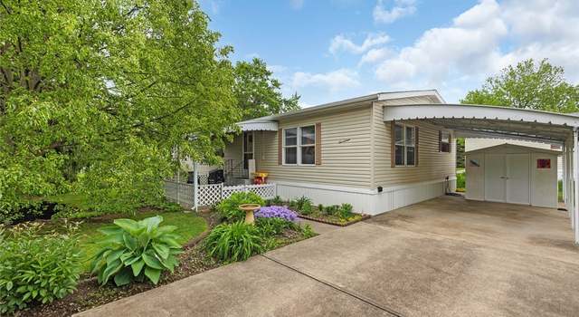 Photo of 17 Oak Dr, Olmsted Township, OH 44138
