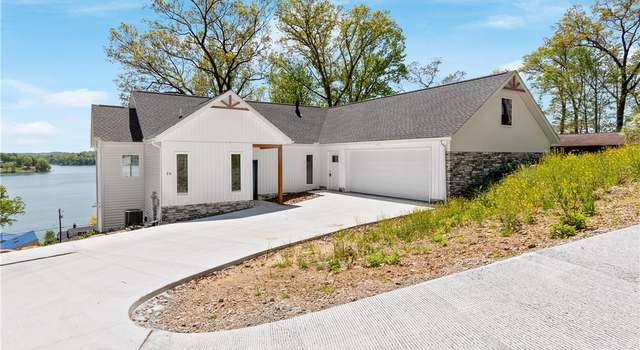 Photo of 26 Oneida Trl, Malvern, OH 44644