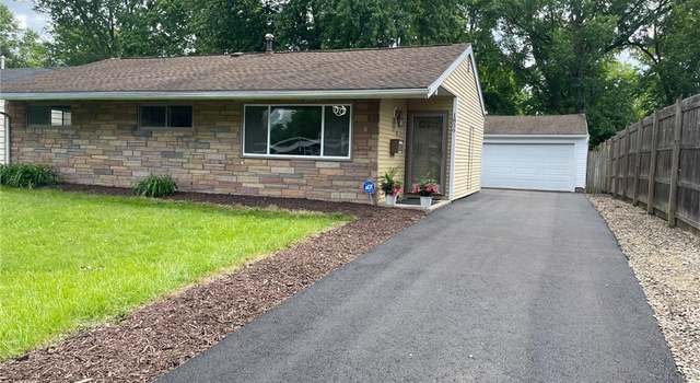 Photo of 1856 Wakefield Dr, Akron, OH 44320