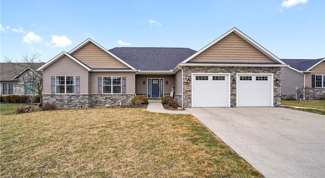 Photo of 1996 Masters Point Cir SE, Massillon, OH 44646