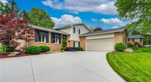 Photo of 2226 Colonial Pkwy NE, Massillon, OH 44646