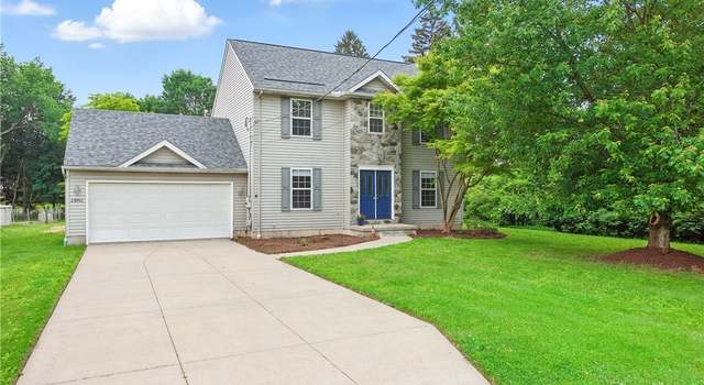 Photo of 25901 Kennedy Ridge Rd, North Olmsted, OH 44070