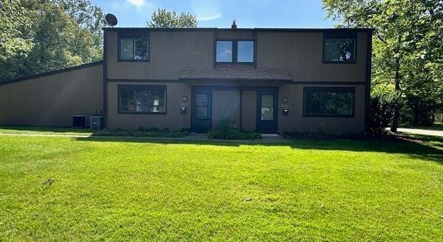 Photo of 9586 Fernwood Dr, Olmsted Falls, OH 44138