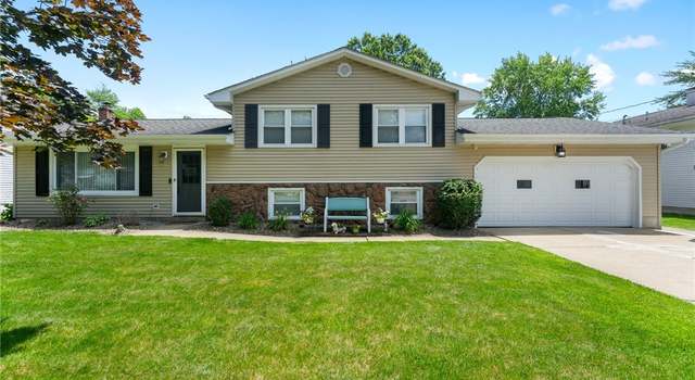 Photo of 149 Country Green Dr, Austintown, OH 44515