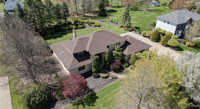 Photo of 2882 Oakwood Dr, Willoughby Hills, OH 44094