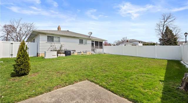 Photo of 5858 Ashcroft Dr, Mayfield Heights, OH 44124