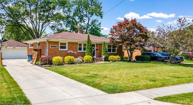 Photo of 4596 Selhurst Rd, North Olmsted, OH 44070