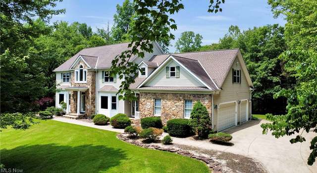 Photo of 8682 Chase Dr, Chagrin Falls, OH 44023