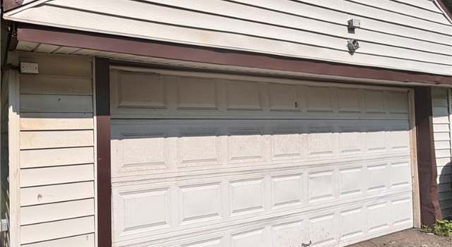 Photo of 5033 Greenhurst Dr, Maple Heights, OH 44137