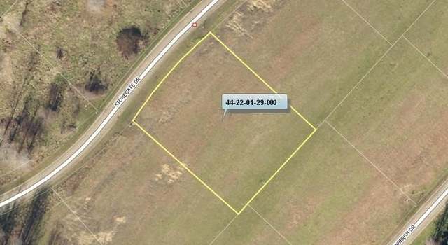 Photo of 5265 Stonegate Dr, Zanesville, OH 43701