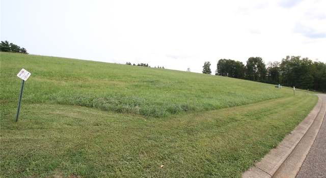 Photo of 5265 Stonegate Dr, Zanesville, OH 43701