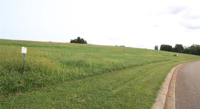 Photo of 5285 Stonegate Dr, Zanesville, OH 43701