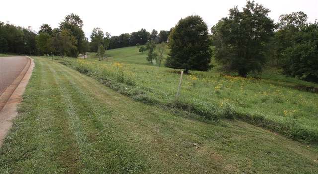 Photo of 5260 Stonegate Dr, Zanesville, OH 43701