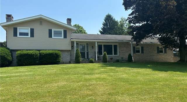 Photo of 3005 Chaucer Dr NE, Canton, OH 44721
