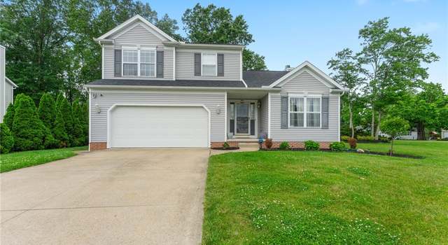 Photo of 800 Collins Pond Dr, Ravenna, OH 44266