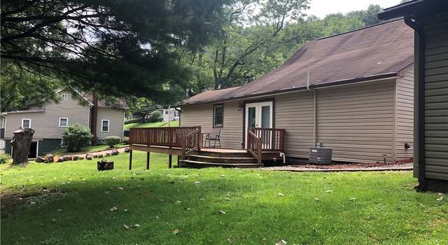 Photo of 359 Deersville Ave, Uhrichsville, OH 44683