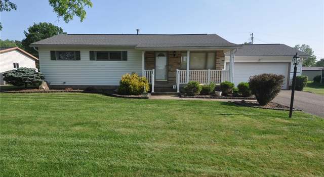 Photo of 1120 Griffiths Dr, Zanesville, OH 43701