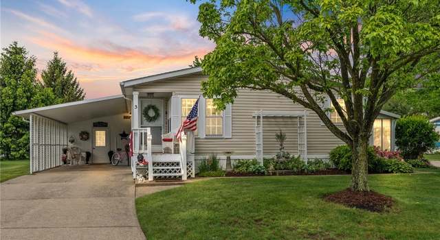 Photo of 3 Lees Ln, Olmsted Twp, OH 44138