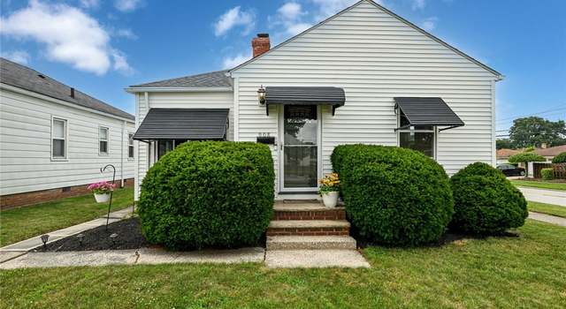 Photo of 908 Dawnwood Dr, Parma, OH 44134