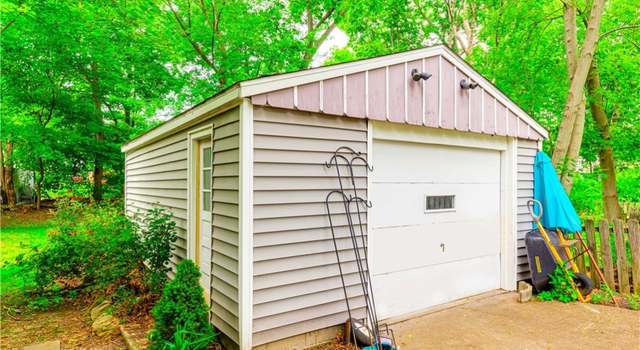Photo of 2054 3rd St, Cuyahoga Falls, OH 44221