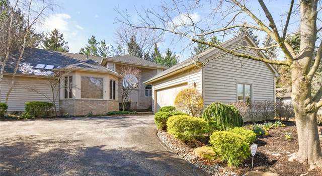 Photo of 9 Longmeadow Ln, Beachwood, OH 44122