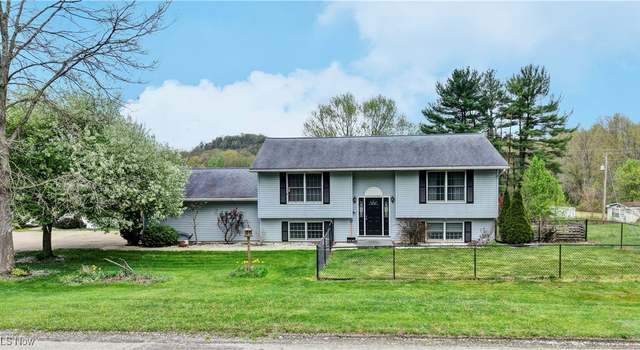 Photo of 87410 Reed Rd, Uhrichsville, OH 44683