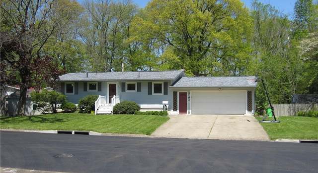 Photo of 2102 Mayflower Ave NW, Massillon, OH 44647