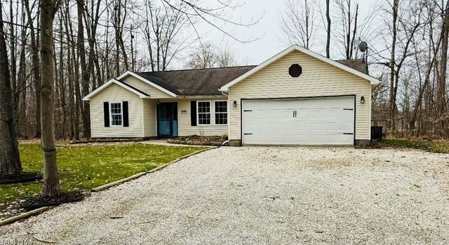 Photo of 2000 Flame Lake Dr, Roaming Shores, OH 44084