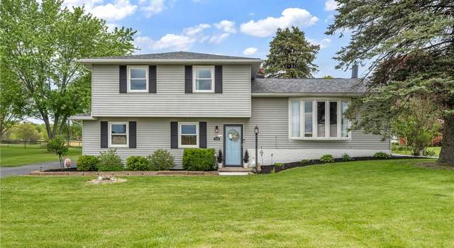 Photo of 1735 Andrews St NE, Hartville, OH 44632