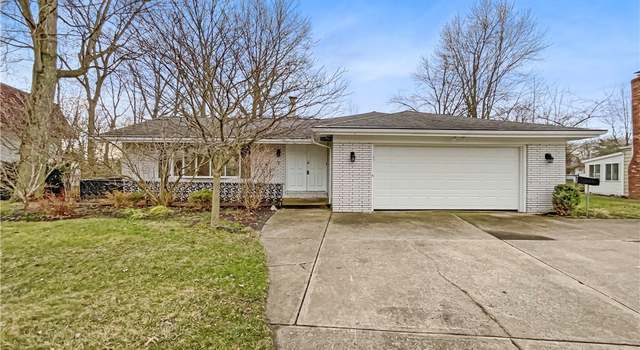 Photo of 26475 Fairfax Ln, North Olmsted, OH 44070