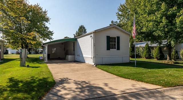 Photo of 13 Trolleyview Ln, Olmsted Twp, OH 44138