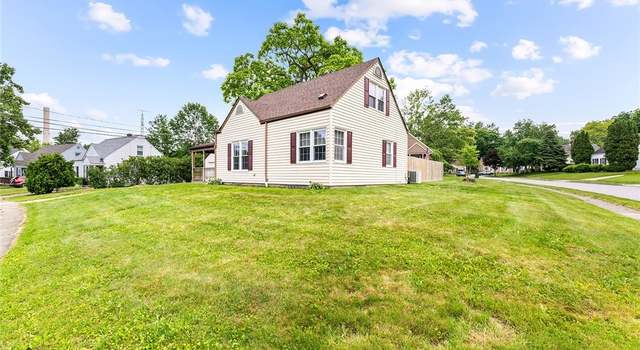 Photo of 2305 Harding Rd, Cuyahoga Falls, OH 44223