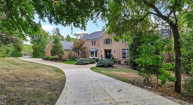 Photo of 1758 Four Seasons Dr, Akron, OH 44333