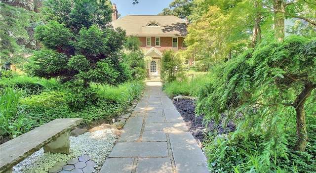 Photo of 324 Corning Dr, Bratenahl, OH 44108