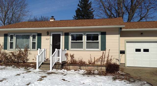 Photo of 207 E 10th St, Dover, OH 44622