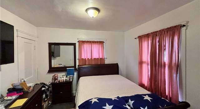 Photo of 817 Alhambra Rd, Cleveland, OH 44110