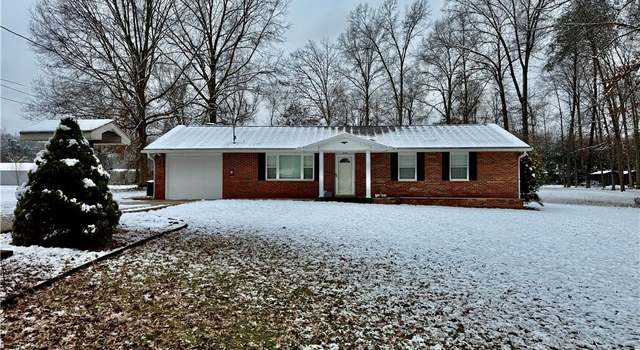 Photo of 957 Society Hill Rd, Mineral Wells, WV 26150