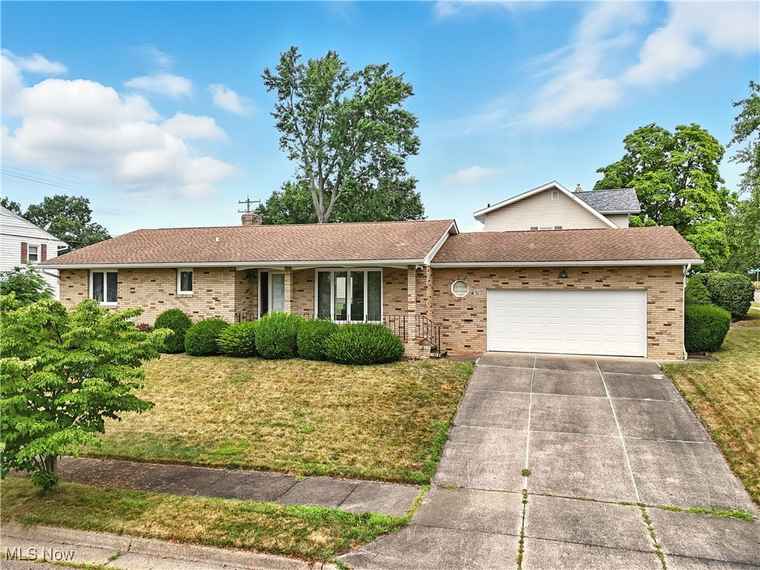 Photo of 317 E Linwood Ave Akron, OH 44301