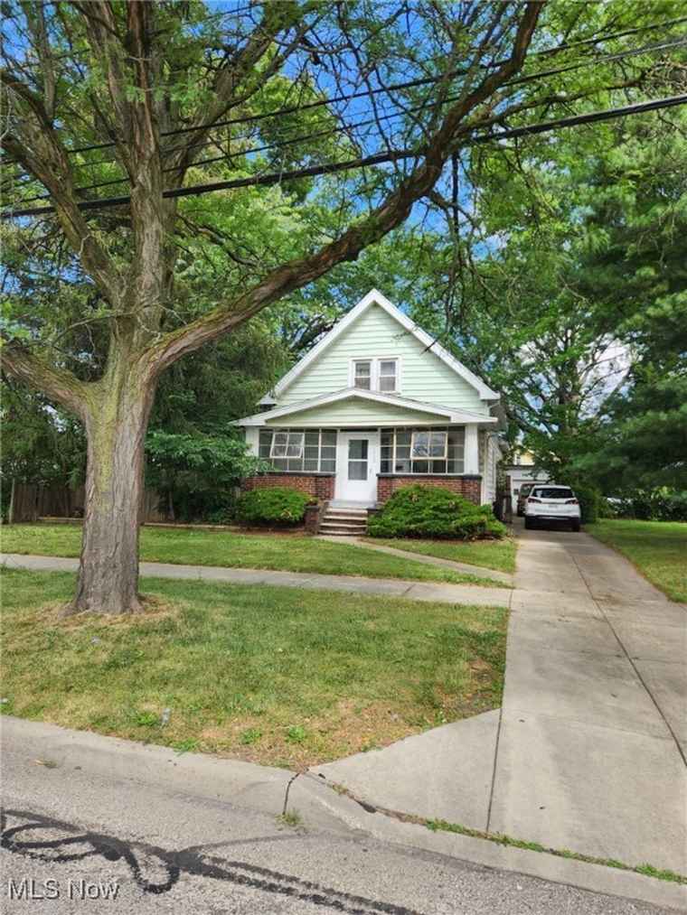 Photo of 11406 Bellaire Rd Cleveland, OH 44111