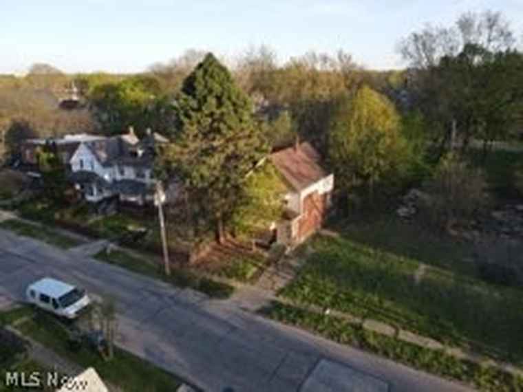 Photo of 10108 Flora Ave Cleveland, OH 44108