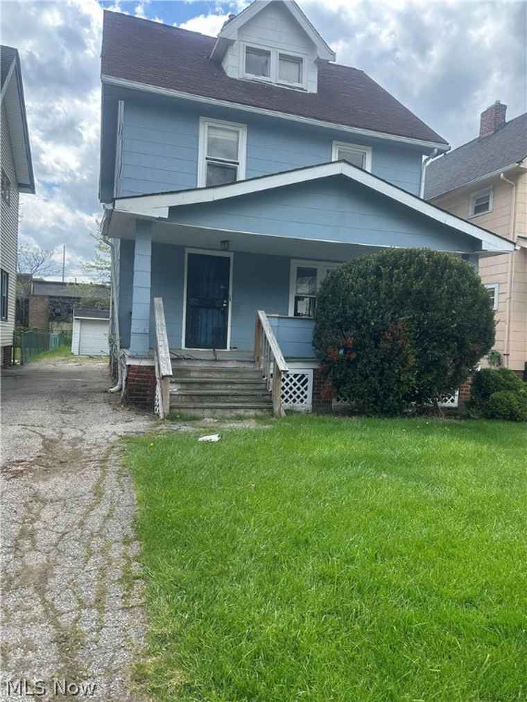 Photo of 1716 Wickford Rd Cleveland, OH 44112
