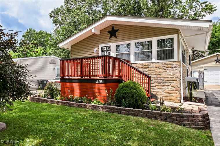 Photo of 819 Carnegie Ave Akron, OH 44314