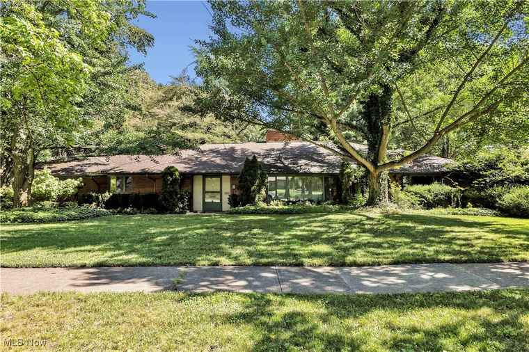 Photo of 17100 Amber Dr Cleveland, OH 44111
