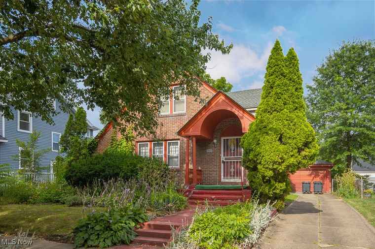 Photo of 650 Sunset View Dr Akron, OH 44320