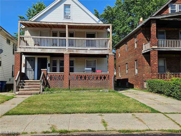 Photo of 911 Royal Rd Cleveland, OH 44110
