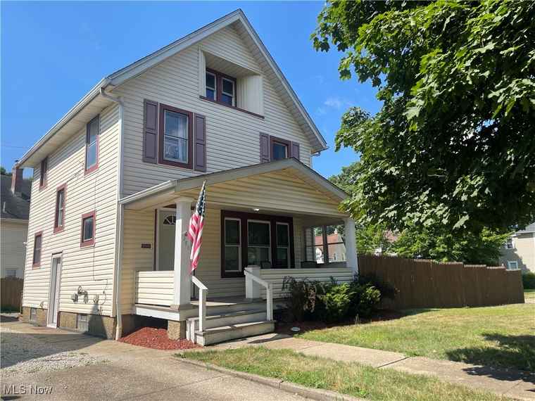 Photo of 280 E Archwood Ave Akron, OH 44301