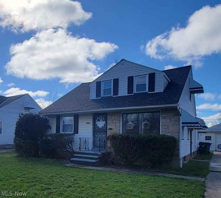 Photo of 18306 Invermere Ave Cleveland, OH 44122