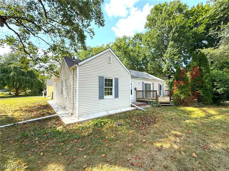 Photo of 1591 Delia Ave Akron, OH 44320