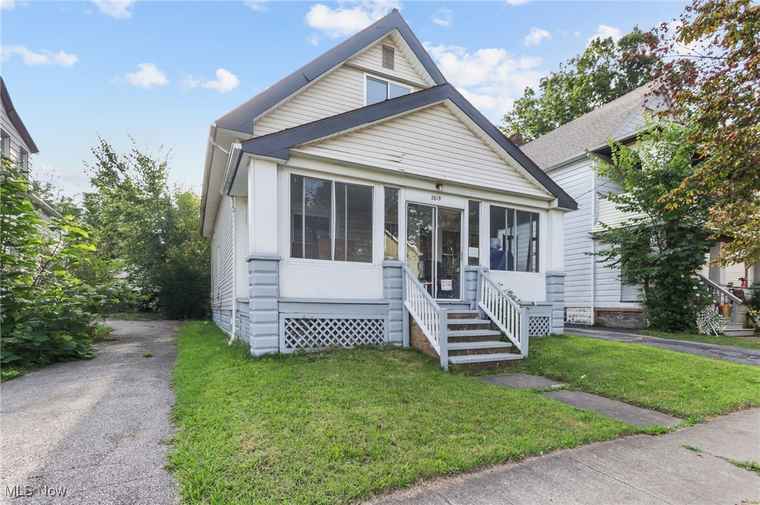 Photo of 2819 E 118th St Cleveland, OH 44120
